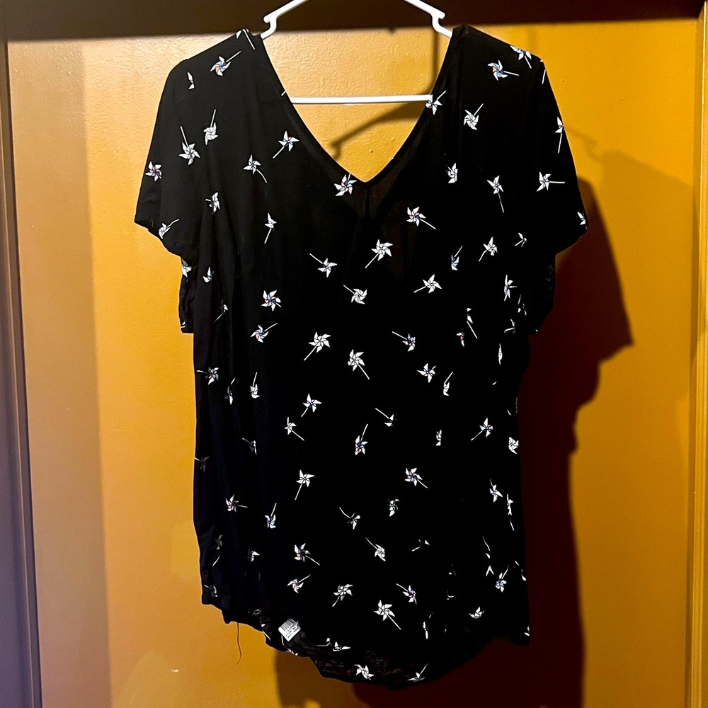 Torrid short sleeve blouse with tie back size 2 (18/20)